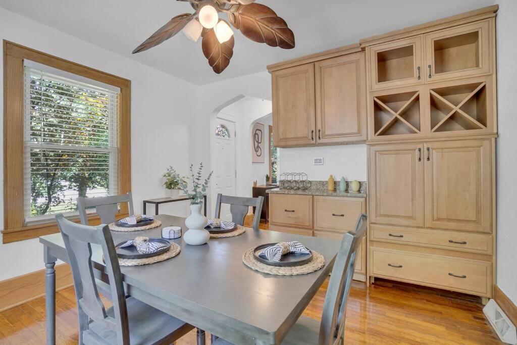 Lovely Bright Lansing Home 3 Bedrooms / 2 Bathrooms view 2
