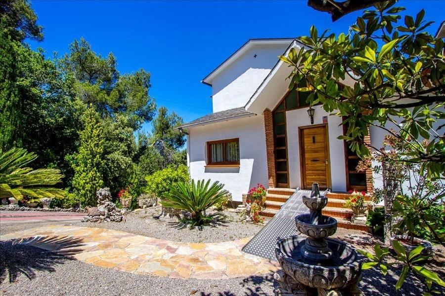 Catalunya Casas Mountain Escape with stunning views 40 km to Barna!