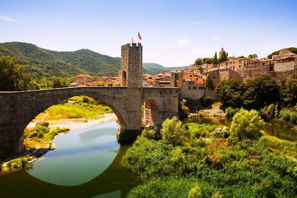 Catalunya Casas Mountain Escape with stunning views 40 km to Barna!
