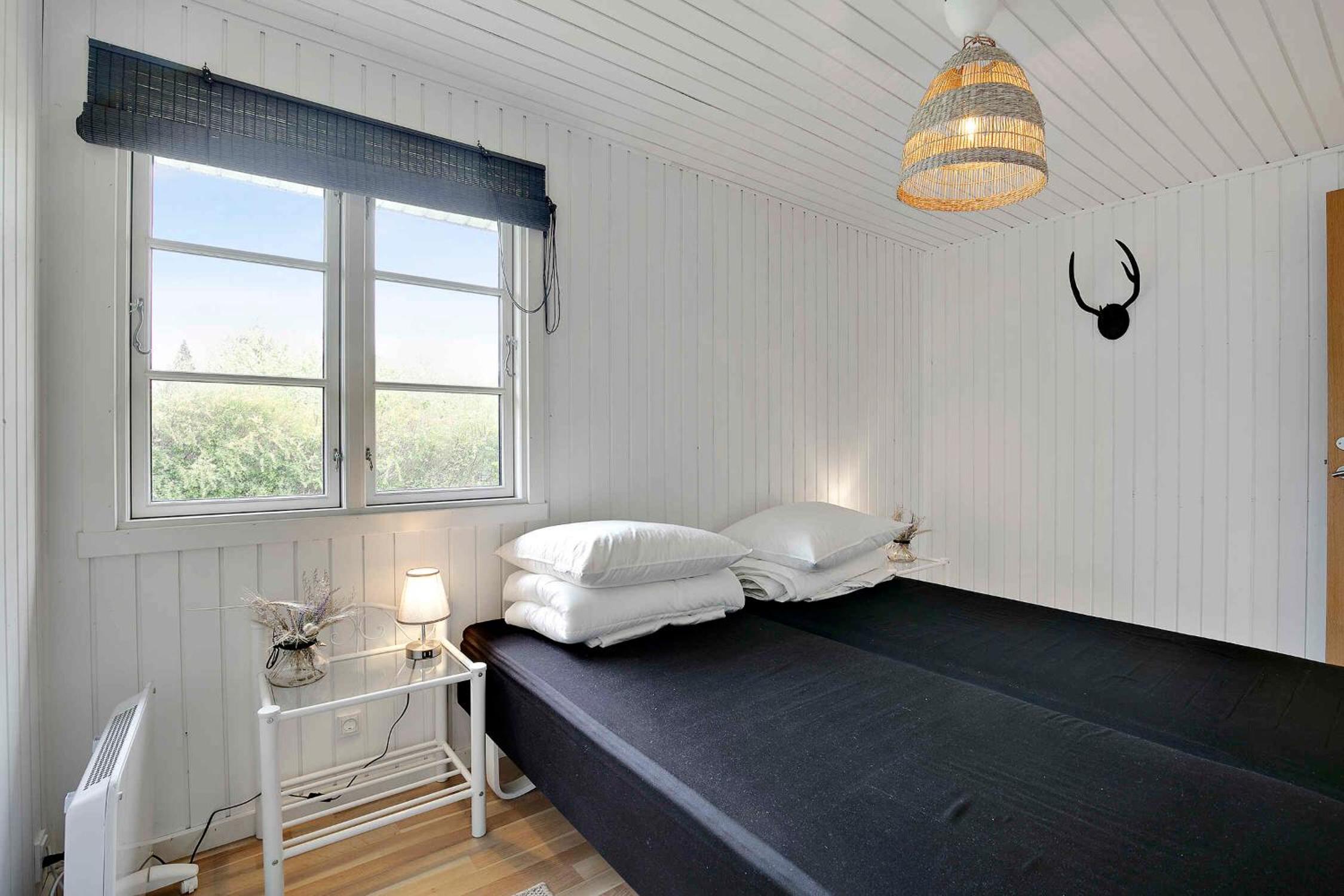 Renoveret sommerhus nær fjord - Stor terrasse, have & plads til 7 gæster