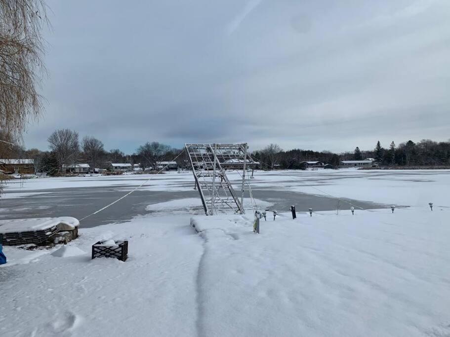 Chemong Lake Waterfront Cottage☆privateboatlaunch