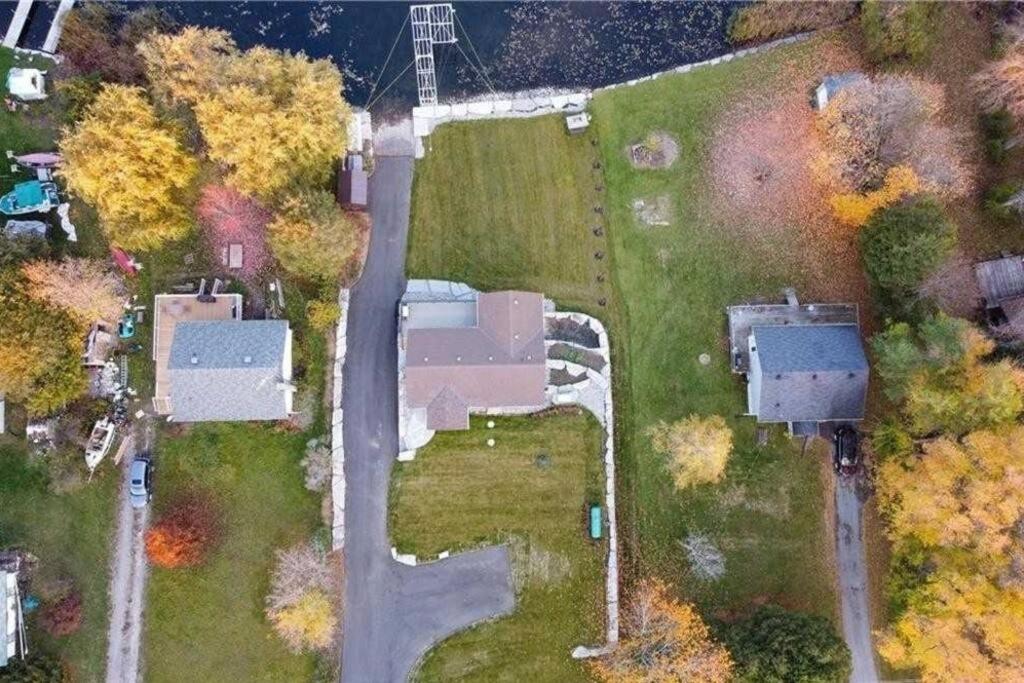 Chemong Lake Waterfront Cottage☆privateboatlaunch