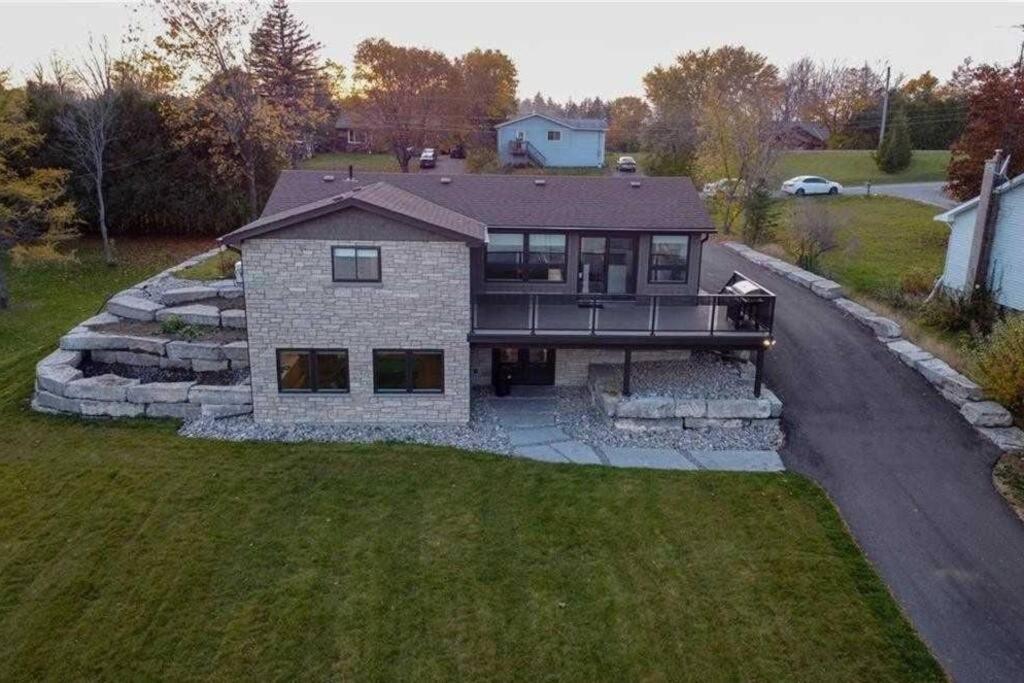 Chemong Lake Waterfront Cottage☆privateboatlaunch