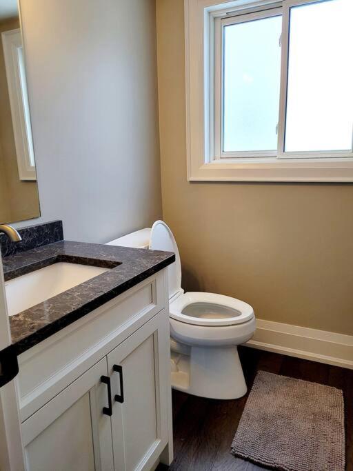 Chemong Lake Waterfront Cottage☆privateboatlaunch