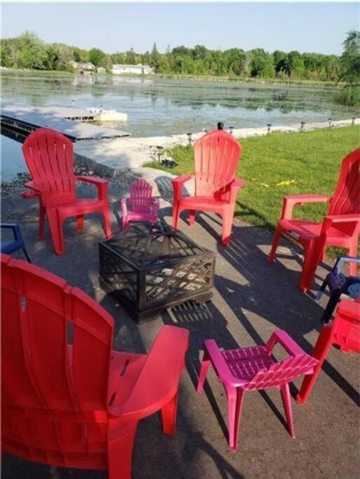 Chemong Lake Waterfront Cottage☆privateboatlaunch