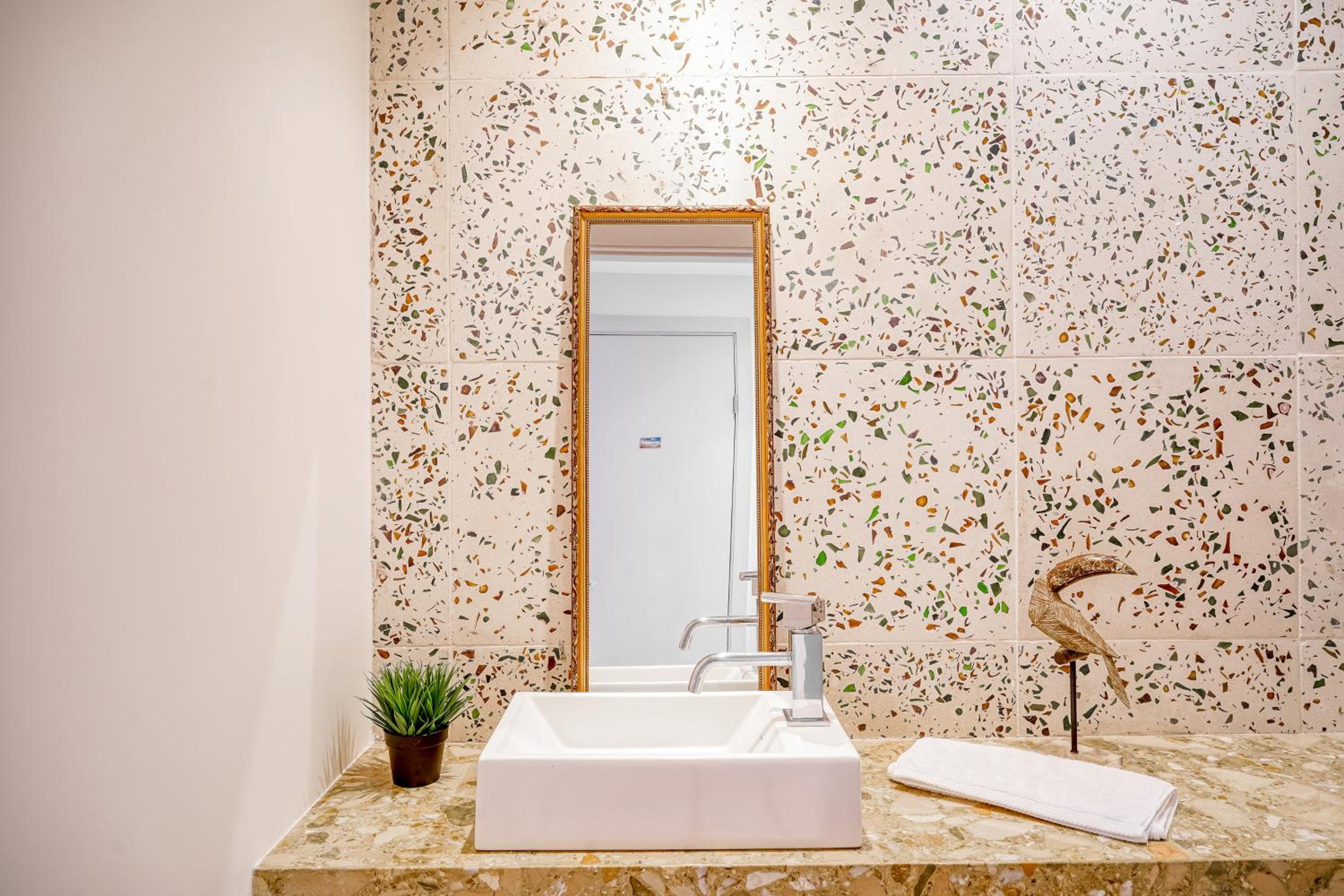 Hermosa Waves A2 - Property Image 1