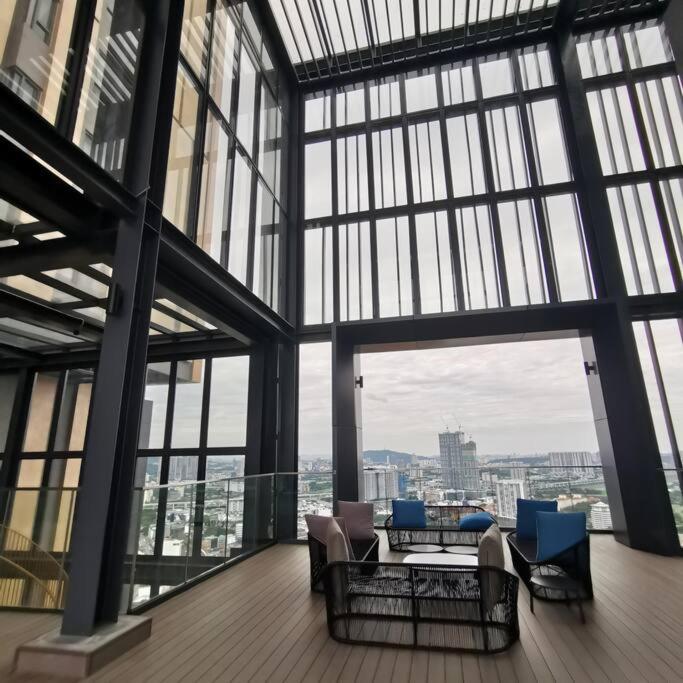 BukitBintang-KLCC-Pavilion-2-12pax-InfinityPool-Netflix-Balcony-SuperFastInternet
