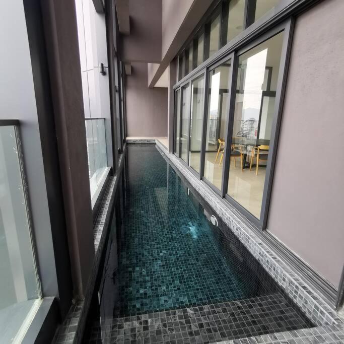 BukitBintang-KLCC-Pavilion-2-12pax-InfinityPool-Netflix-Balcony-SuperFastInternet
