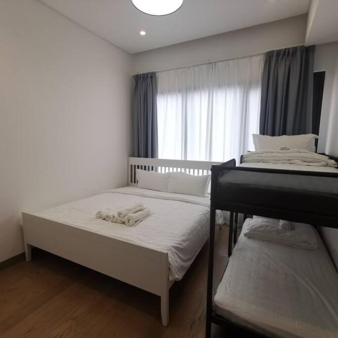 BukitBintang-KLCC-Pavilion-2-12pax-InfinityPool-Netflix-Balcony-SuperFastInternet