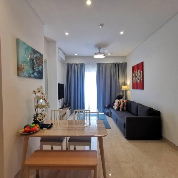 BukitBintang-KLCC-Pavilion-2-12pax-InfinityPool-Netflix-Balcony-SuperFastInternet