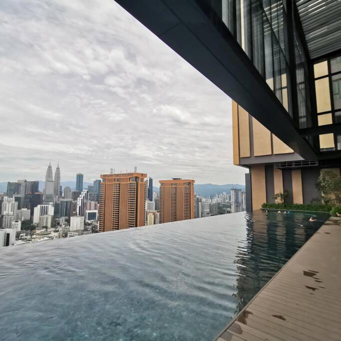 BukitBintang-KLCC-Pavilion-2-12pax-InfinityPool-Netflix-Balcony-SuperFastInternet