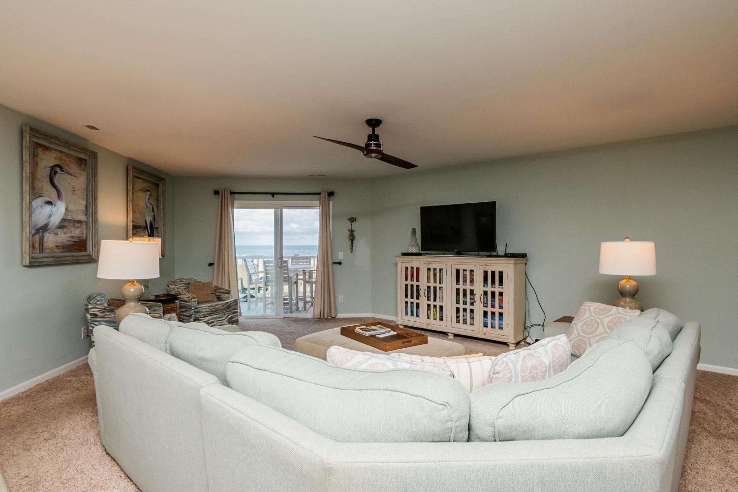 Our Palm Beach by Oak Island Accommodations view 5