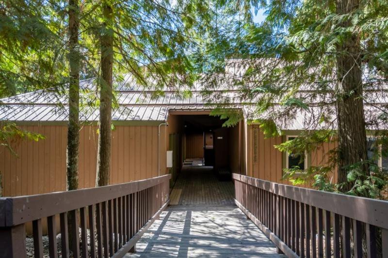 Hotel Escape To Ptarmigan Village 25