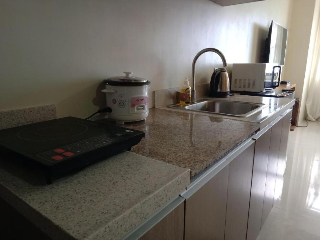 Horizon 101 A10 Shortwalk Robinson's Mall + Free Wifi+ Netflix view 2
