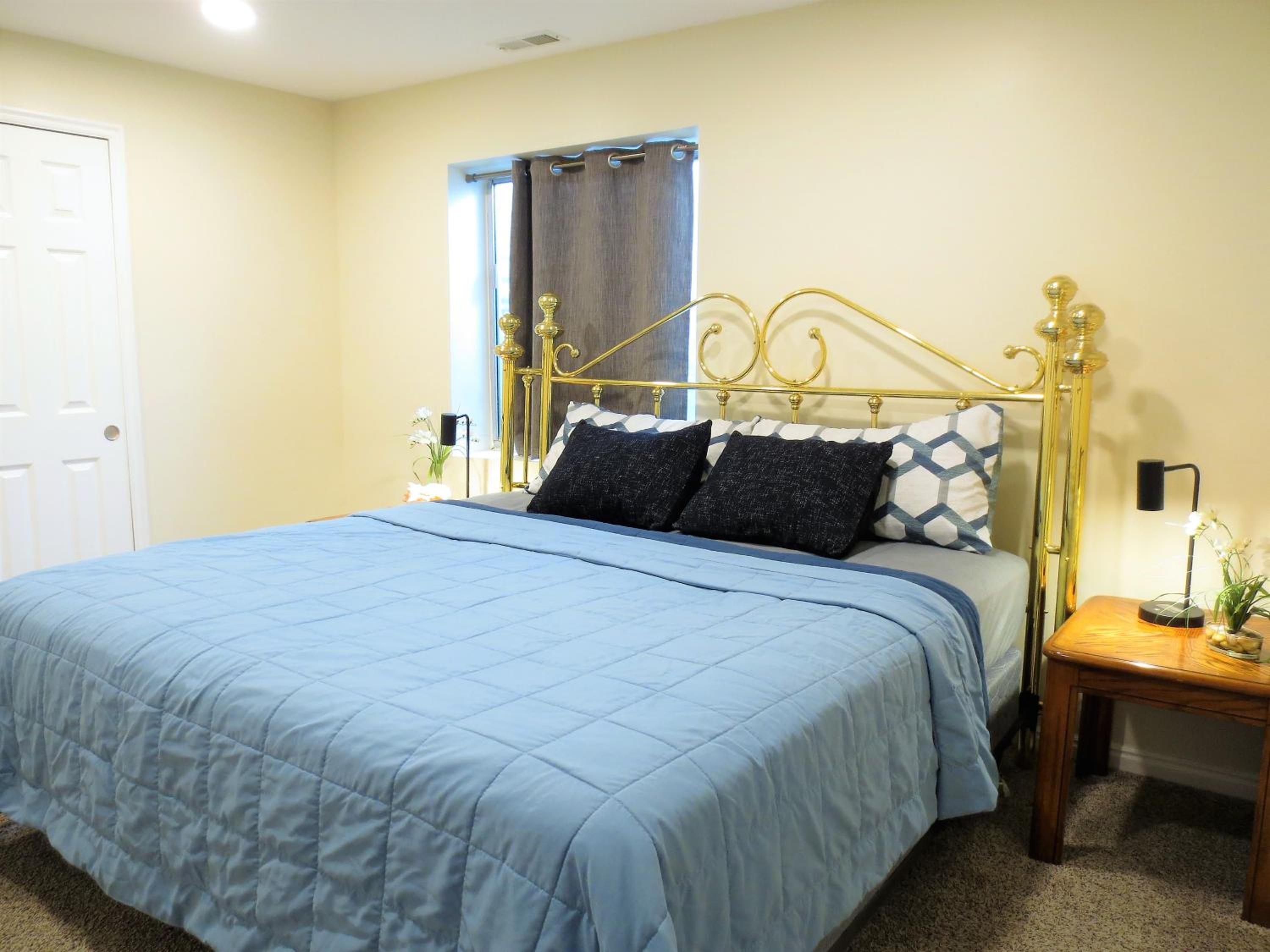 Entire Huge Basement! Fast Wifi! Private Entrance! - Property Image 6