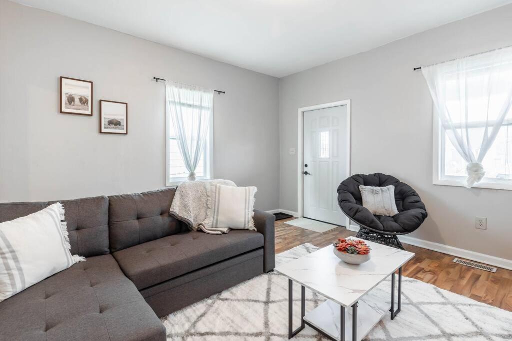 The Indy Unit! King Bed/Free Coffee/Keyless Entry! view 2