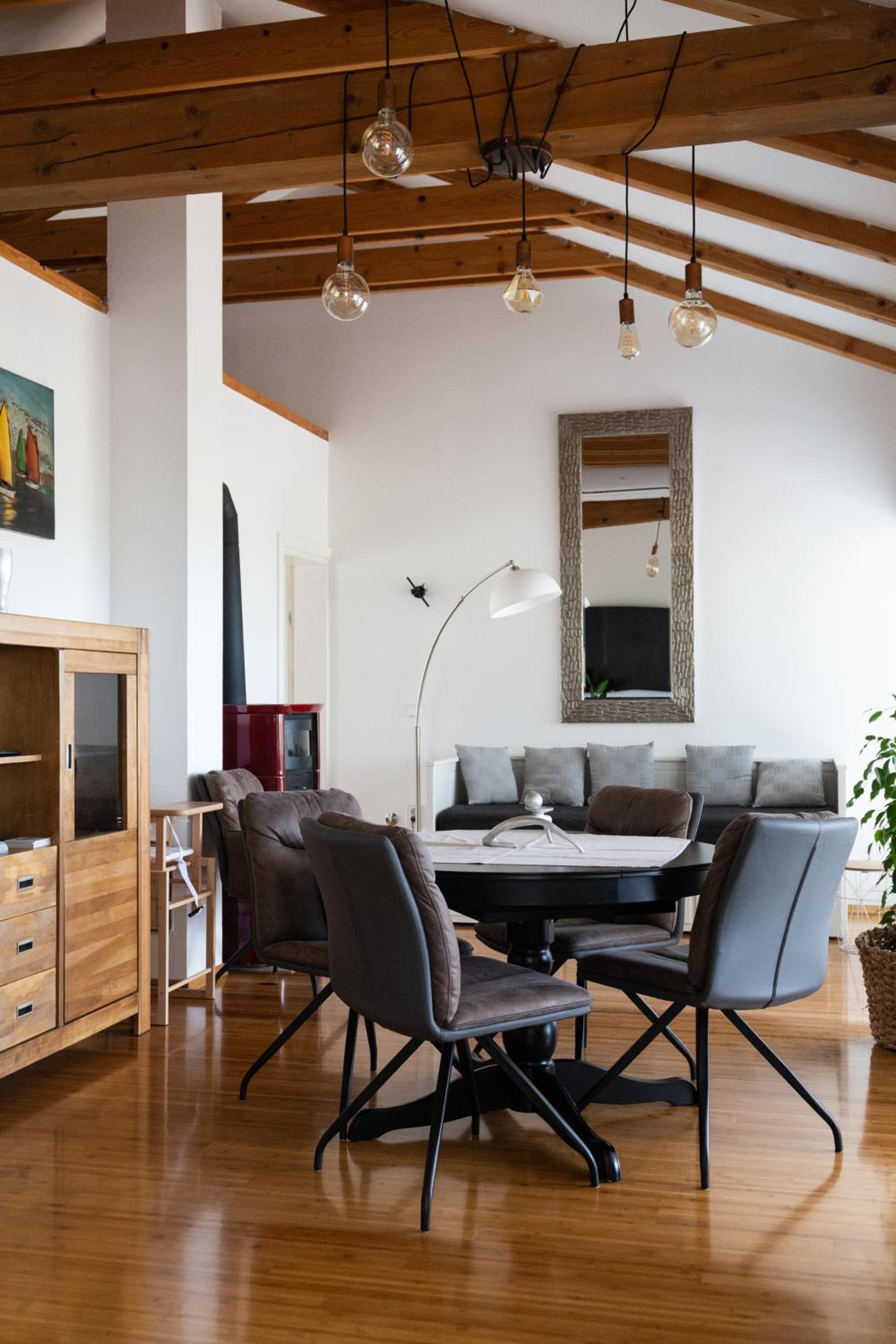 Officinalis - Family Vacation House view 5