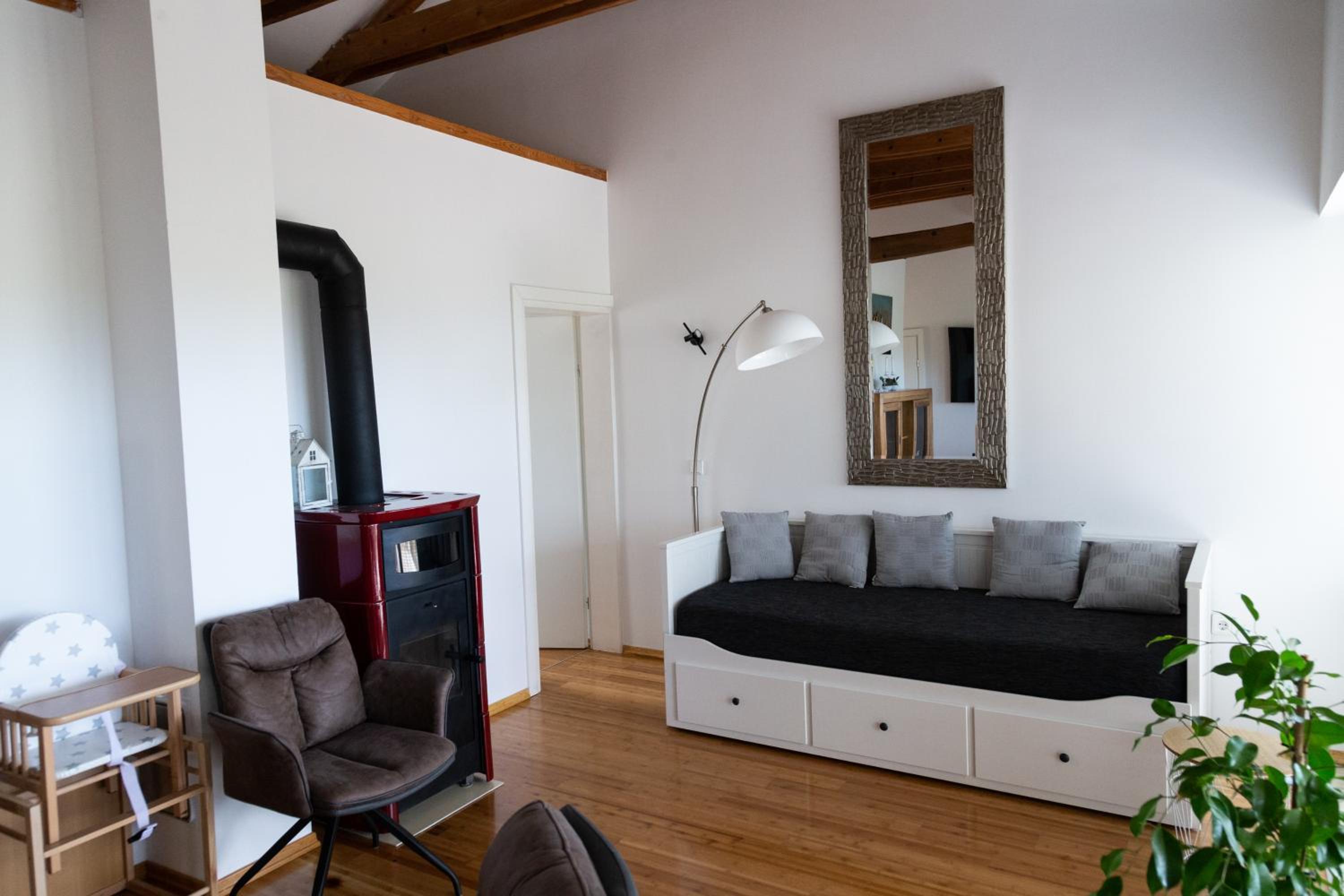 Officinalis - Family Vacation House view 4