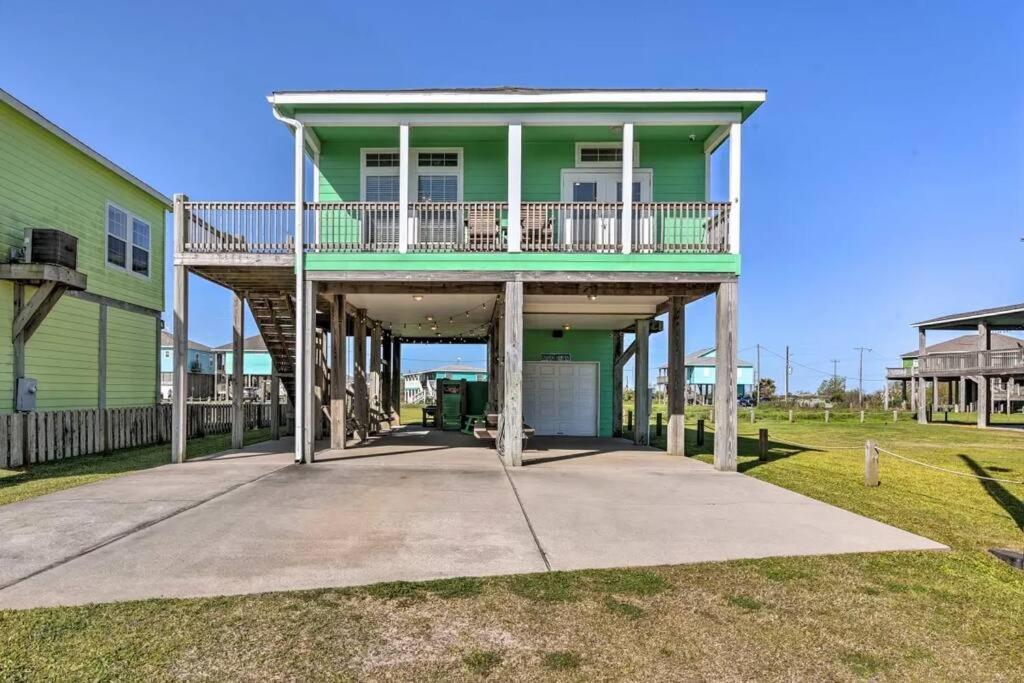 Coastal Heaven - Crystal Beach Relaxing Beach Home view 4