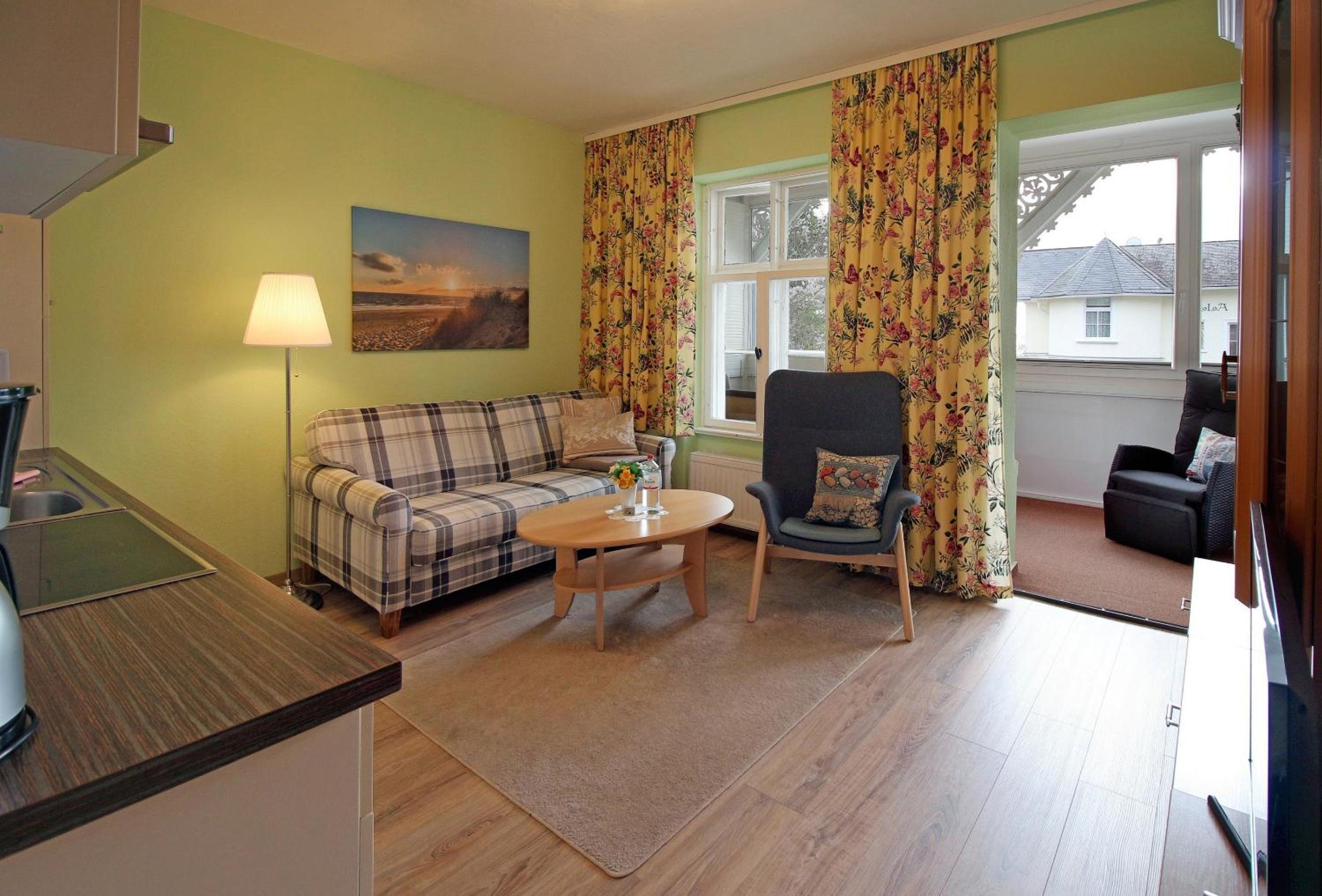 Villa Ostseelilie - Appartements mit Balkon und Meerblick