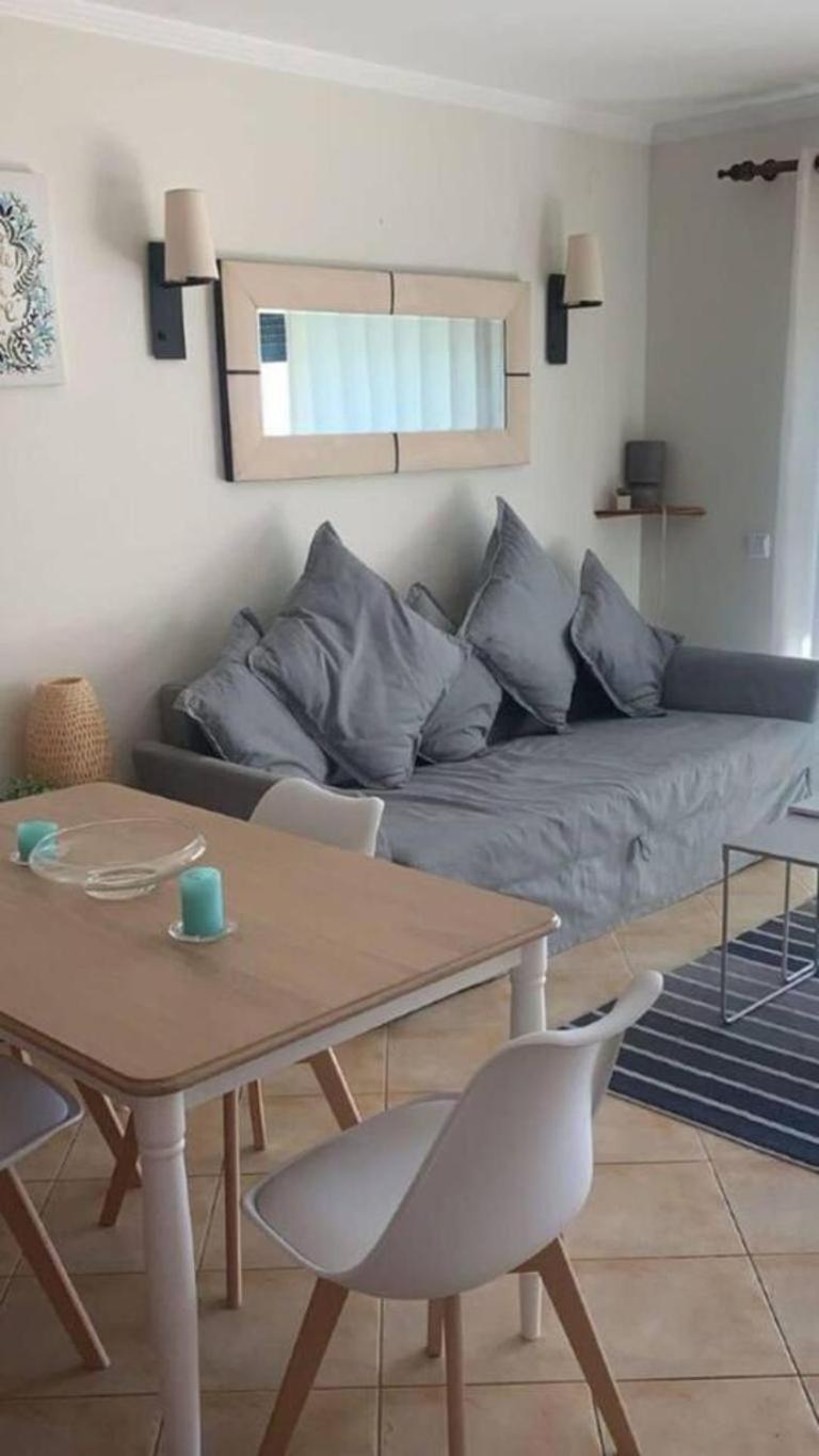 1-Bed - Sleeps 4 - Free Parking & Balcony view 4