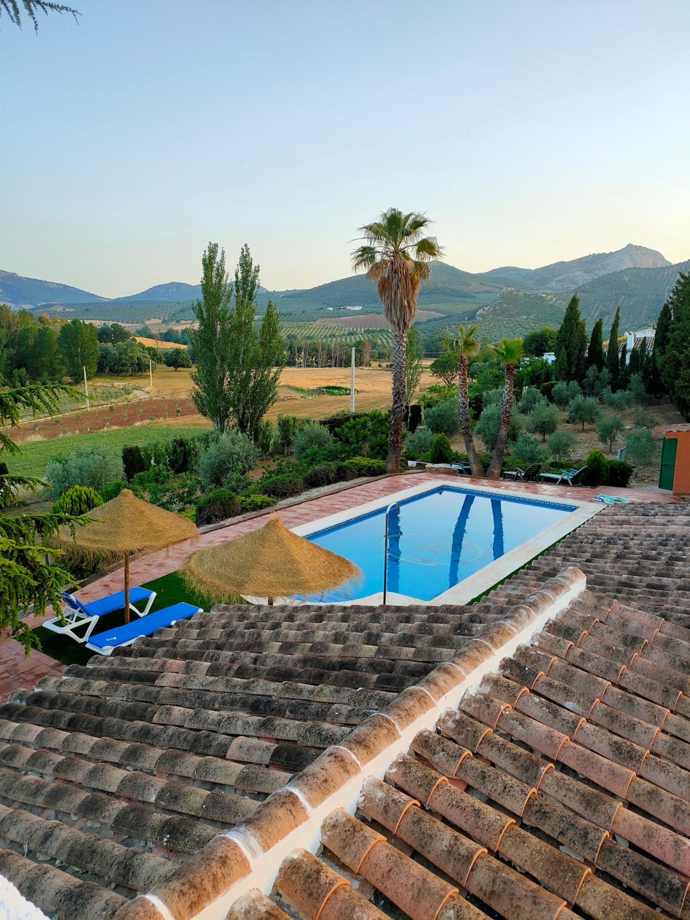 Cortijo Los Arcos - Lujo rural con piscina y vistas espectaculares en Málaga