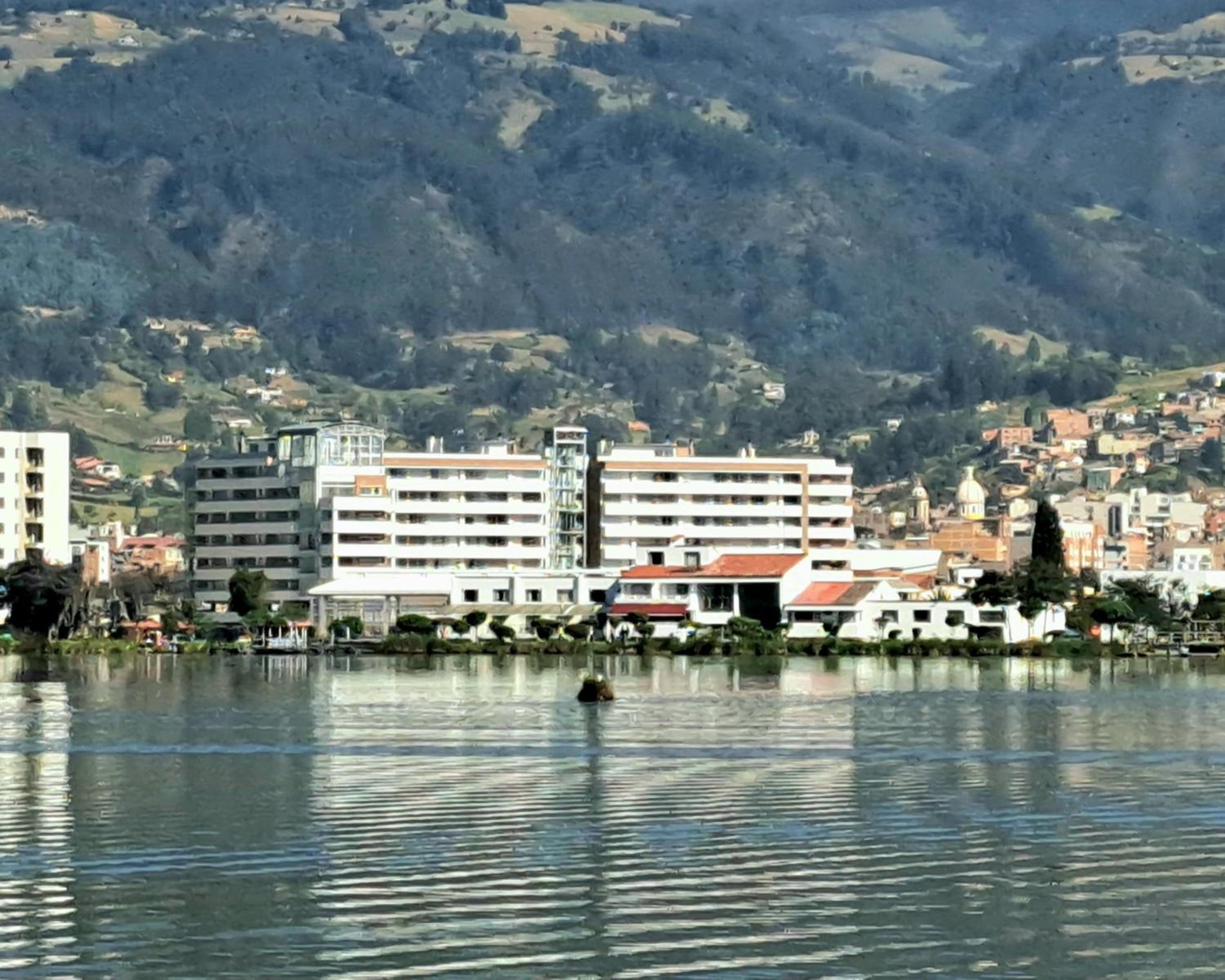 Hotel Hermoso apartamento en Paipa con vista al lago Sochagota. - Image 1