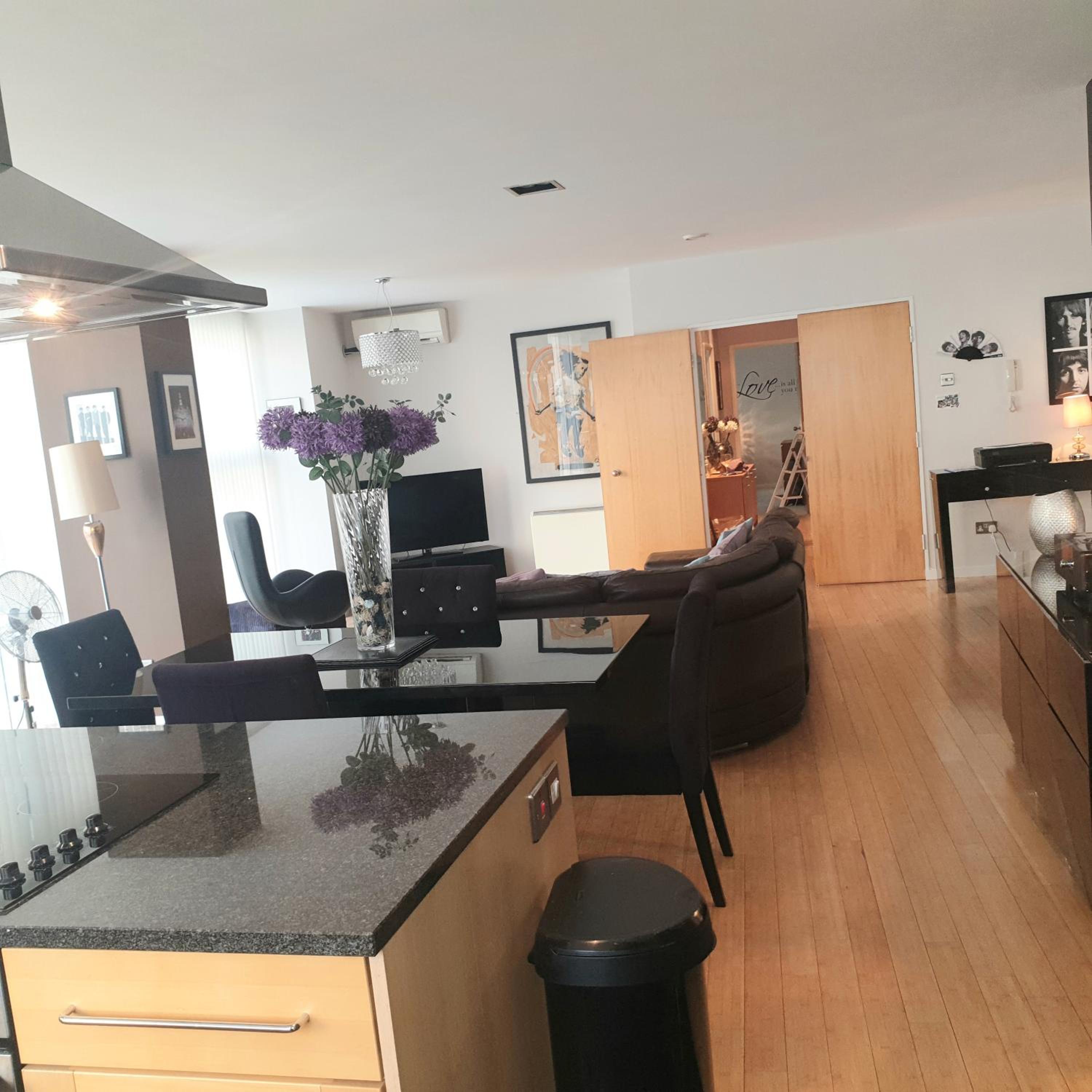Luxury Apartment Best location in Liverpool city center view 3