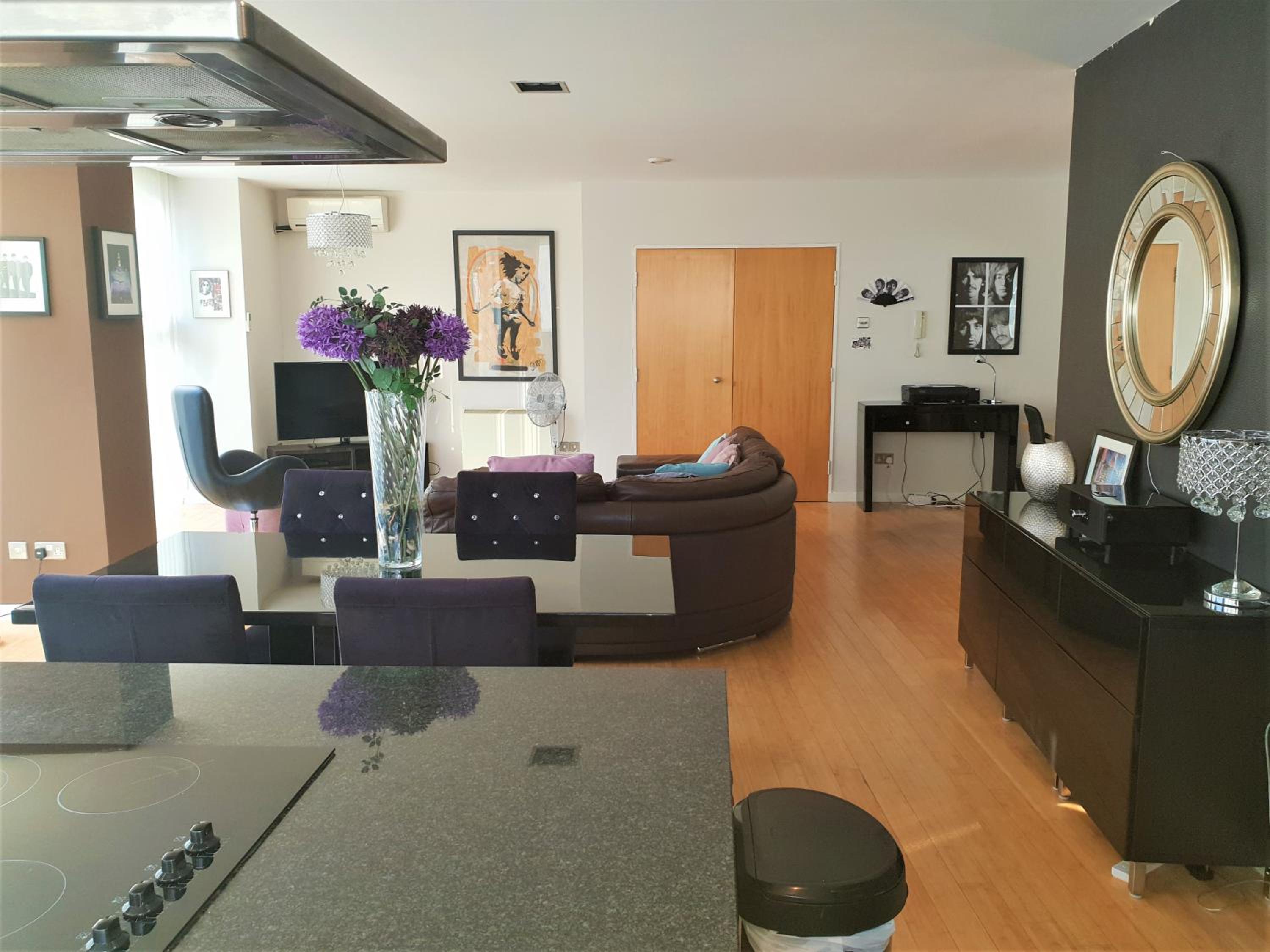 Luxury Apartment Best location in Liverpool city center view 4