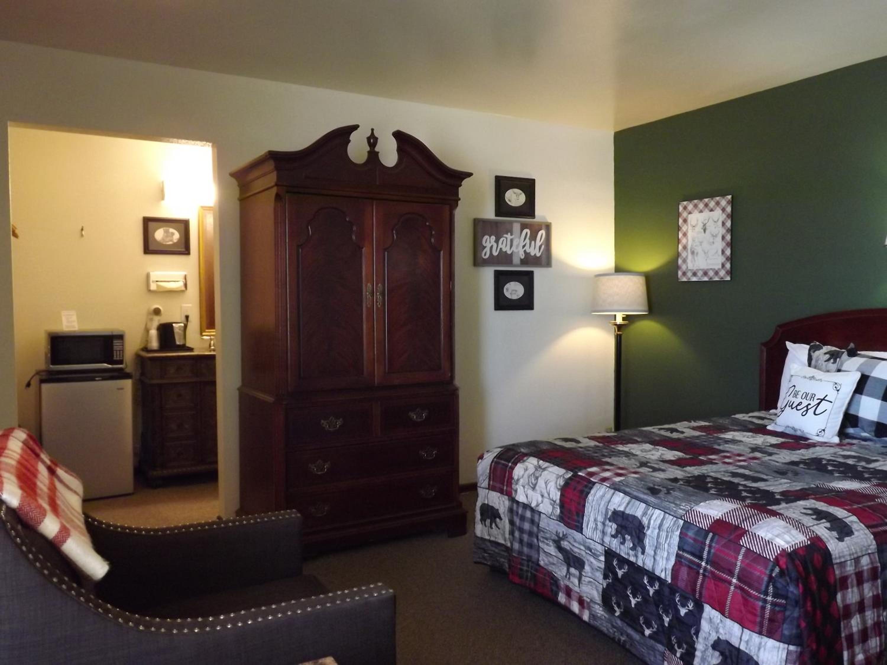 Crest Country Inn