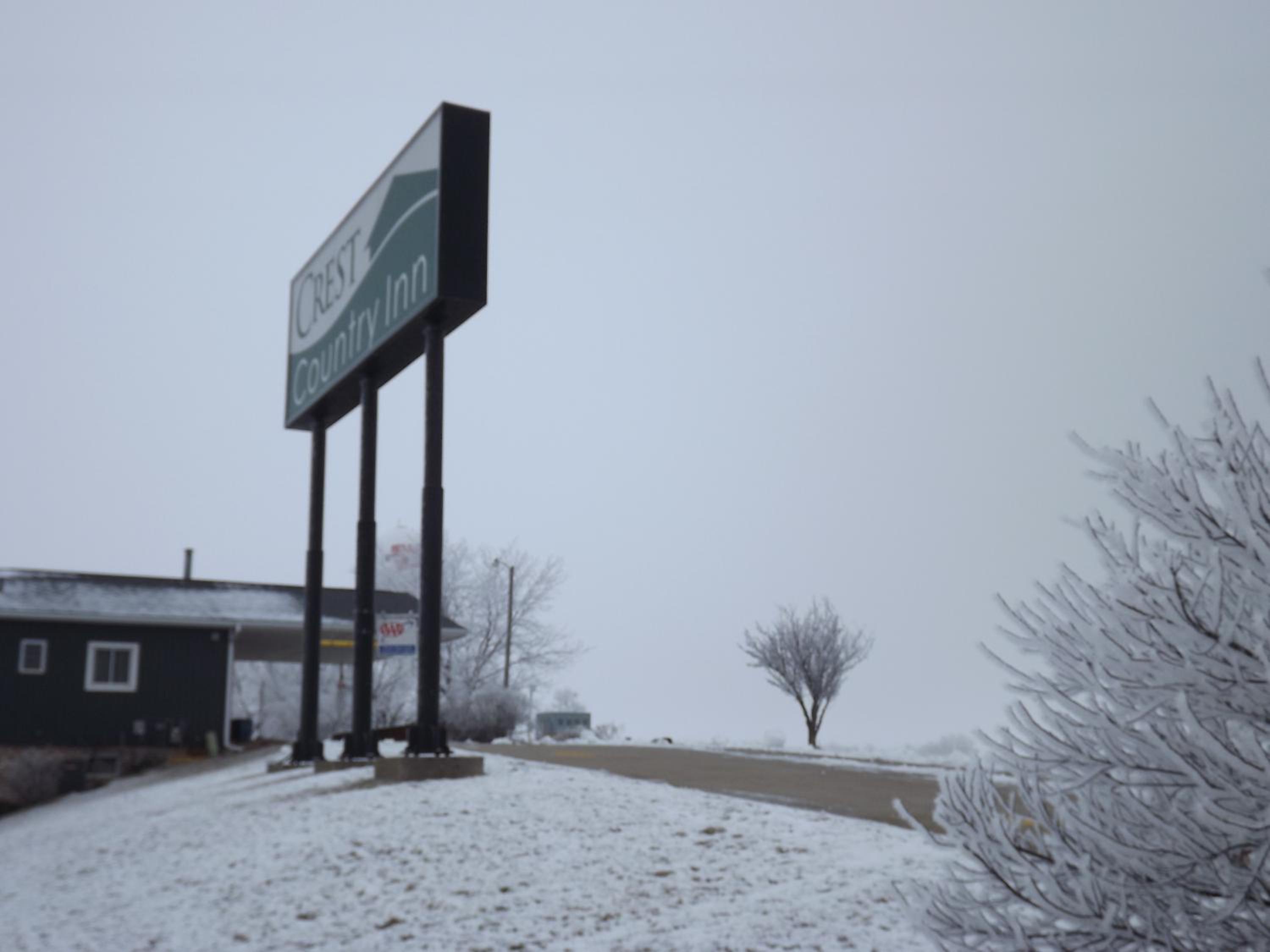 Crest Country Inn