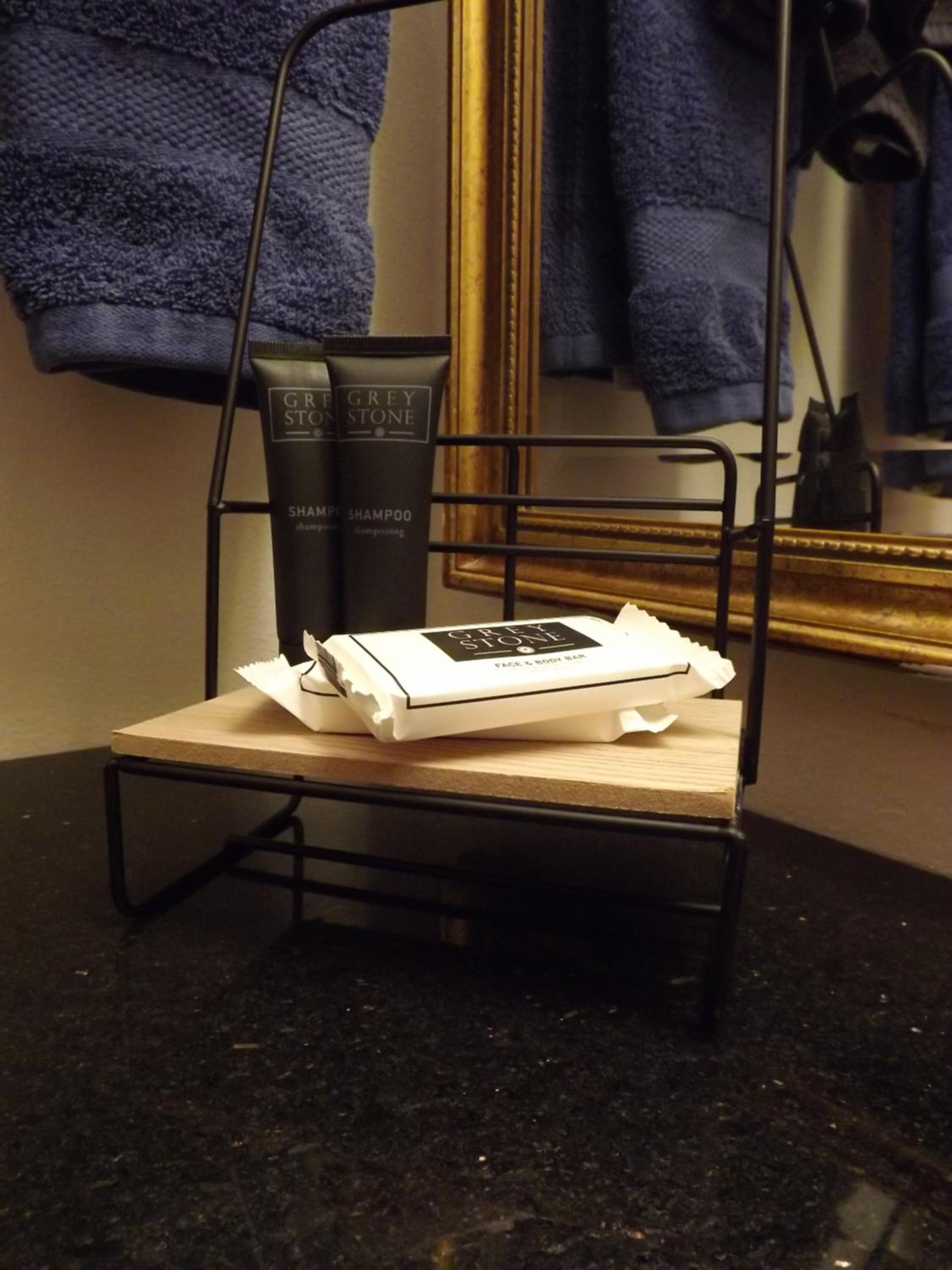 Crest Country Inn