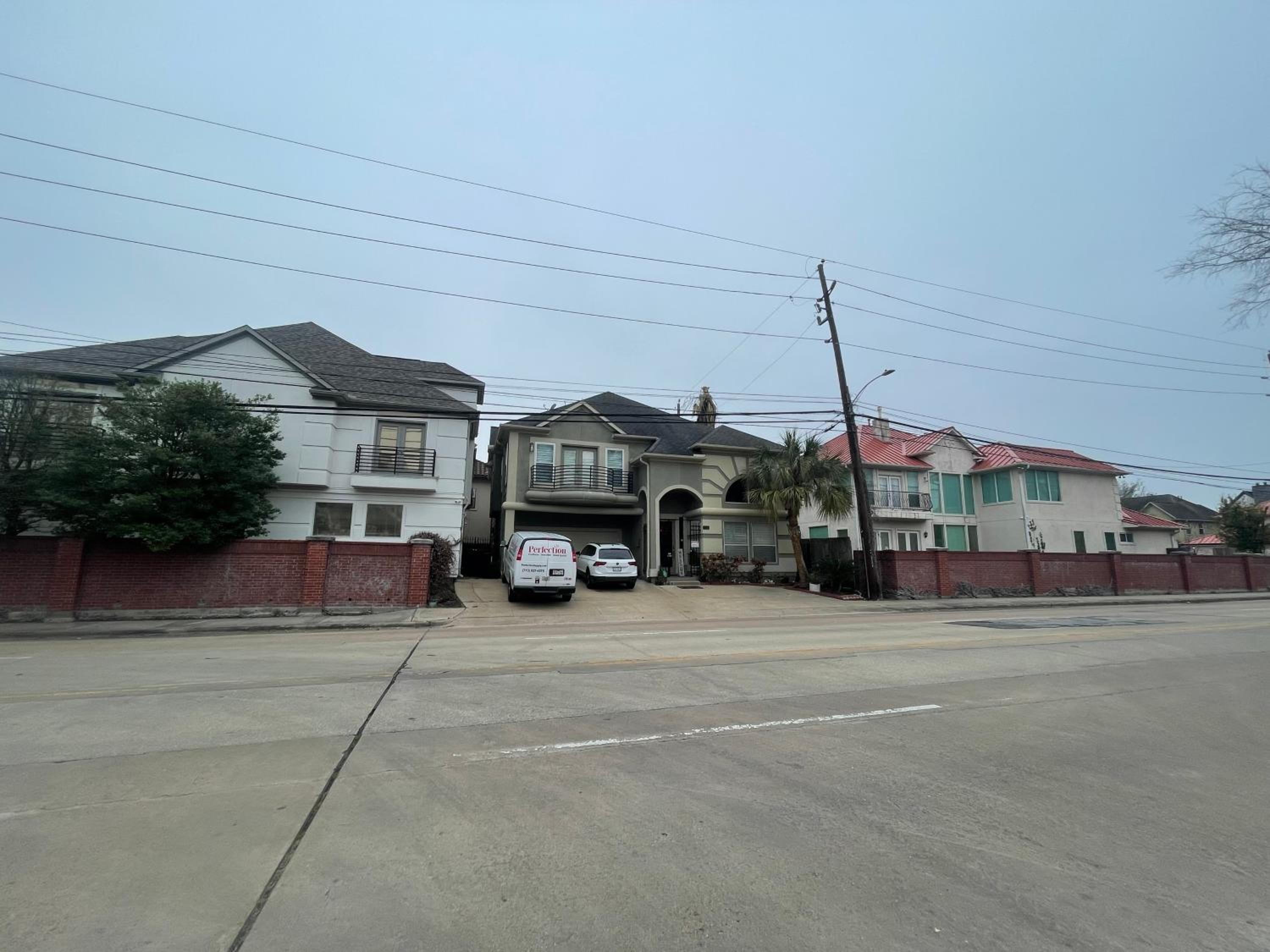 WANDERLUST villa near GALLERIA MALL