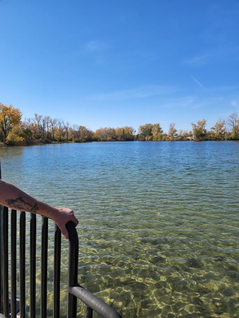 Lovely PET FRIENDLY three bedroom in desirable Urbandale Location! home, photo 3