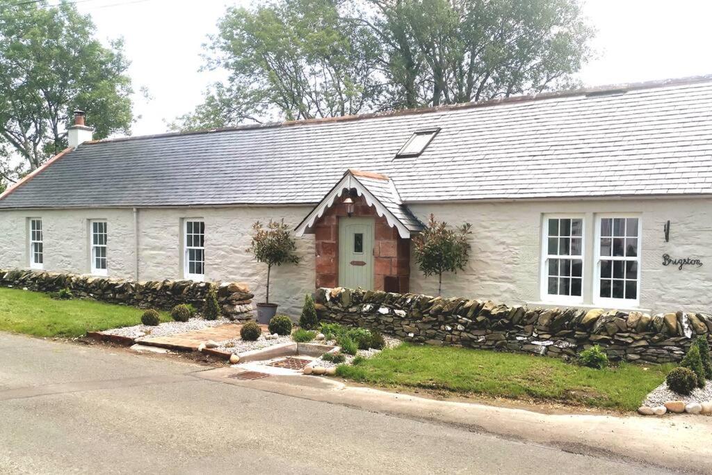 Hotel Amazing Cottage & detached Annex sleeps 8, Extra Deep Hot tub, Super Fast wifi, New for 2024 is the addition of Wood Fired Sauna - Image 1