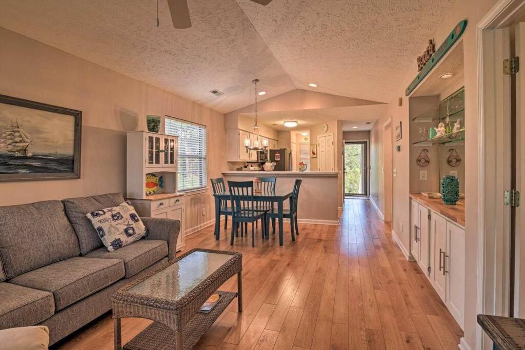 Pet Friendly! True Blue Golf! view 3
