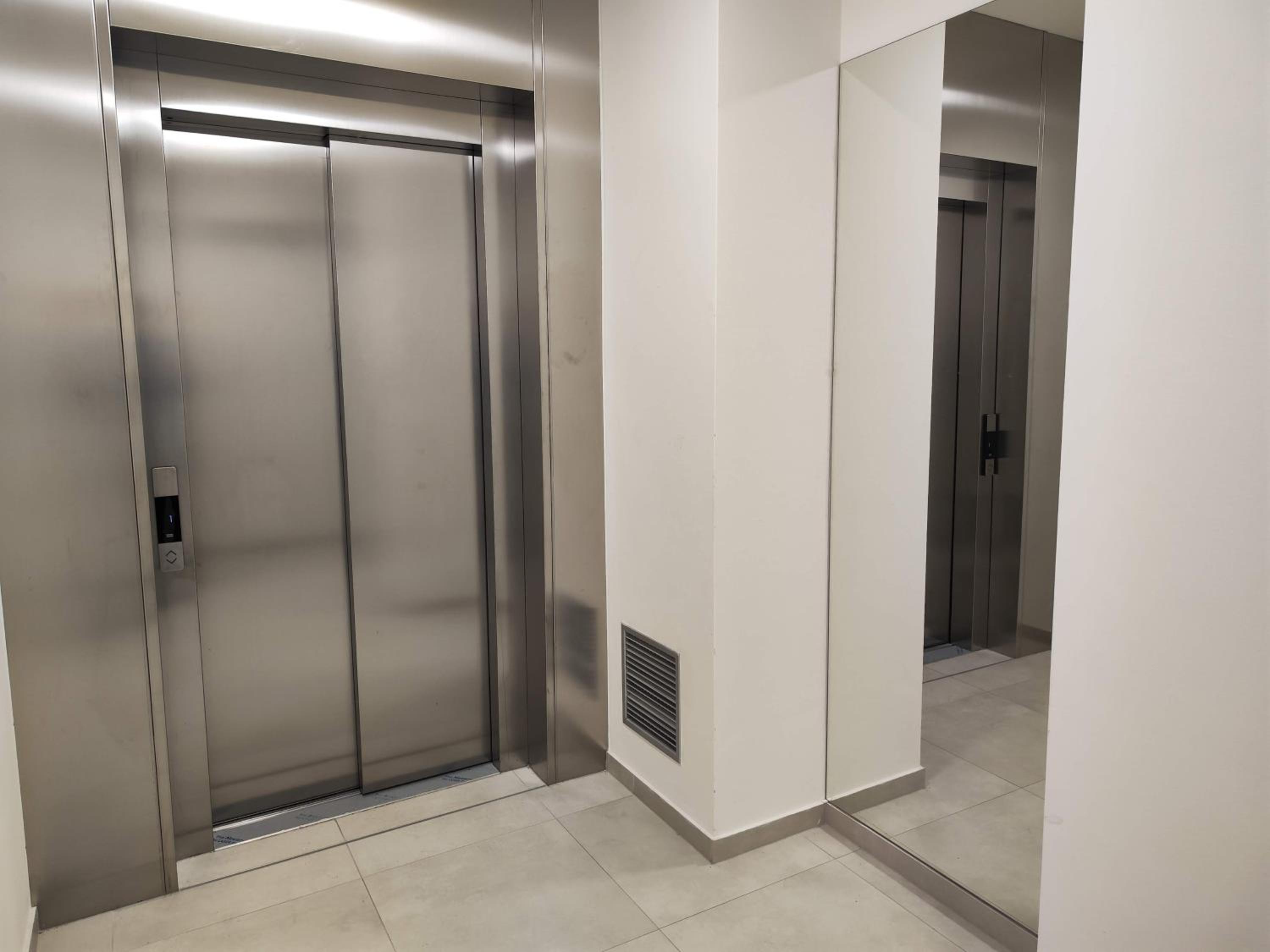 Yarn - free private parking - balcony with city view - Central shopping mall