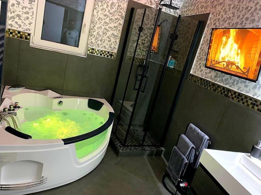Luxus Loft Whirlpool Designer Küche Bad
