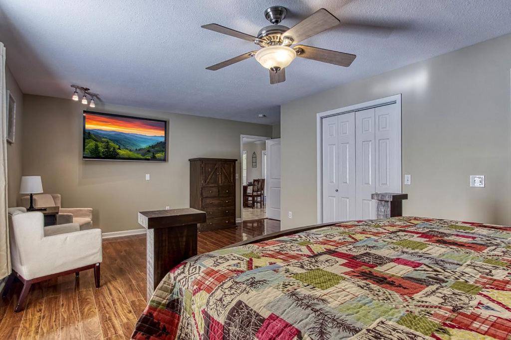 A Hillside Getaway- FREE attraction tickets for each paid day, Hot Tub, Game Room, WIFI view 2