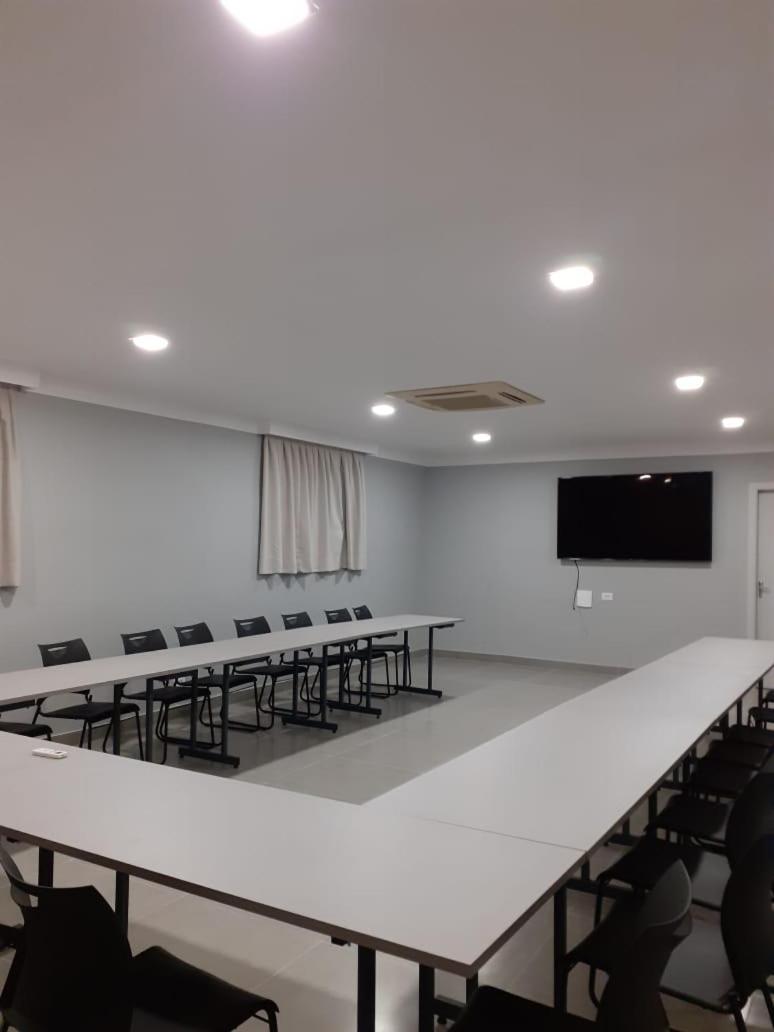 Hotel PrimeInn Excelente Custo Benefício e Taxas de Estacionamento Isentas