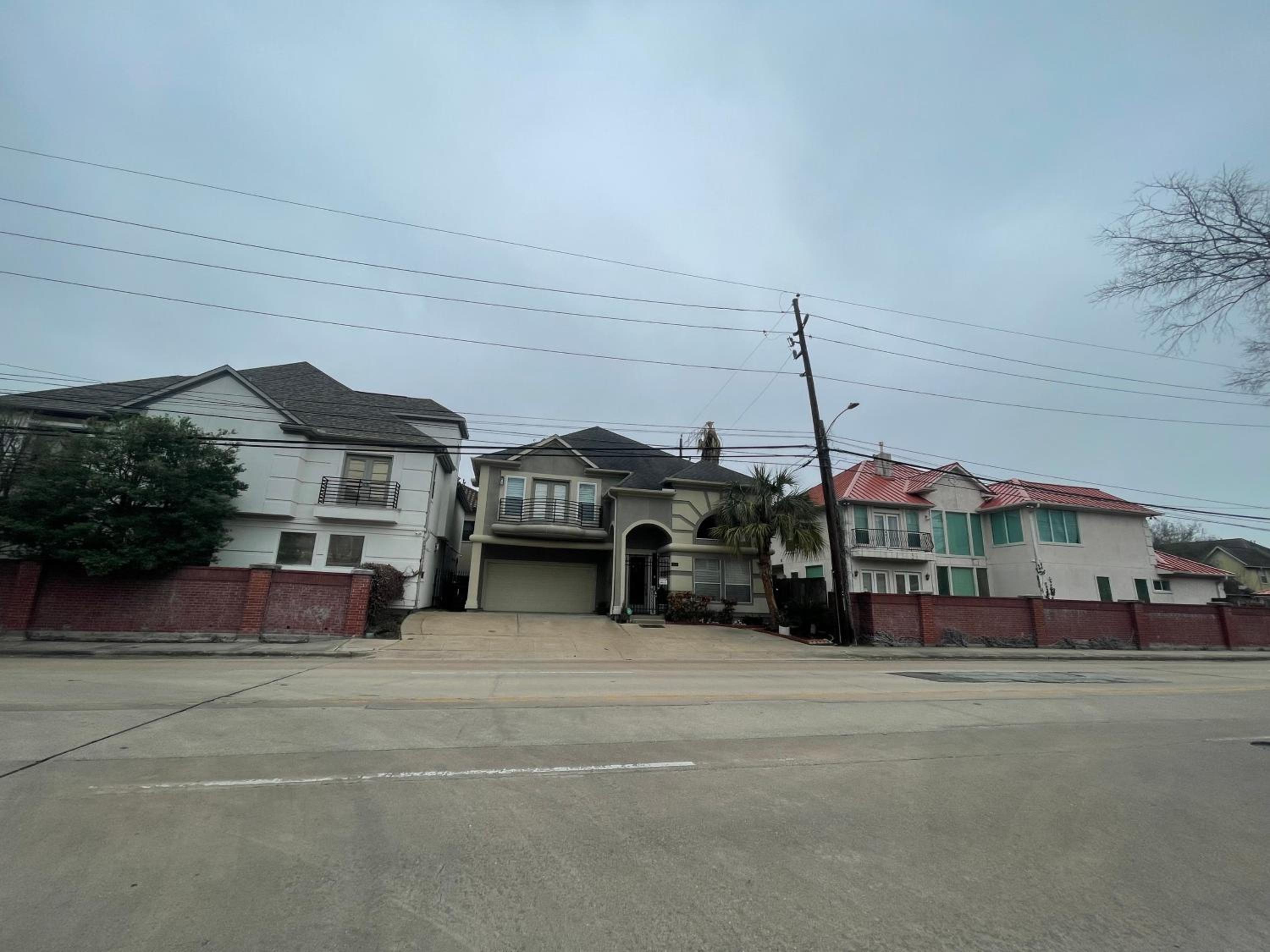 WANDERLUST villa near GALLERIA MALL