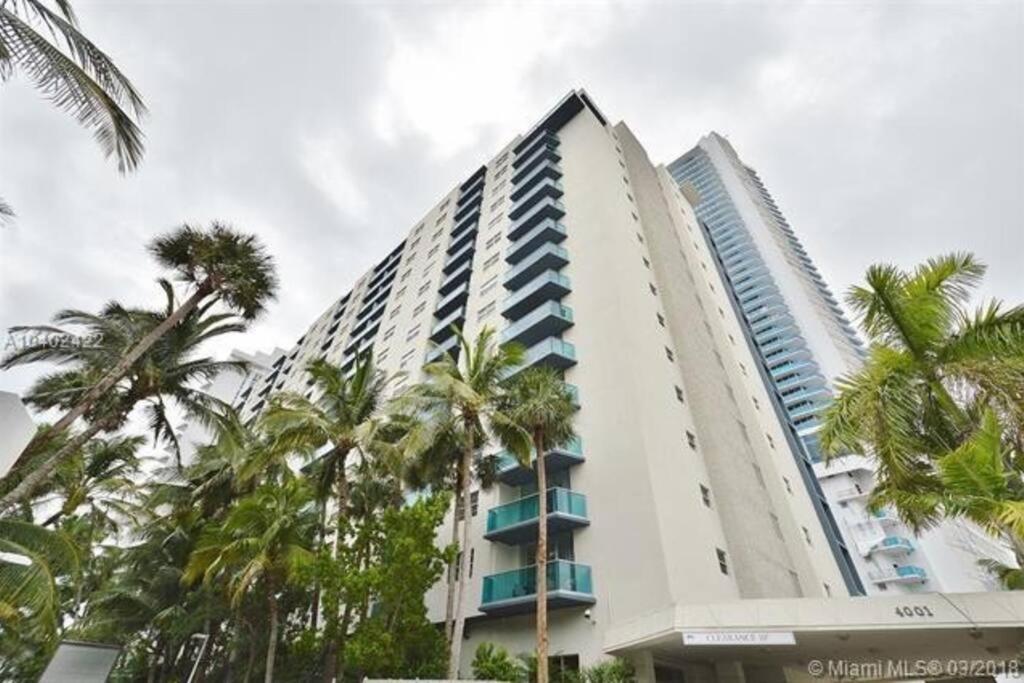 Hotel Beautiful penthouse condo with stunning views of both ocean and city