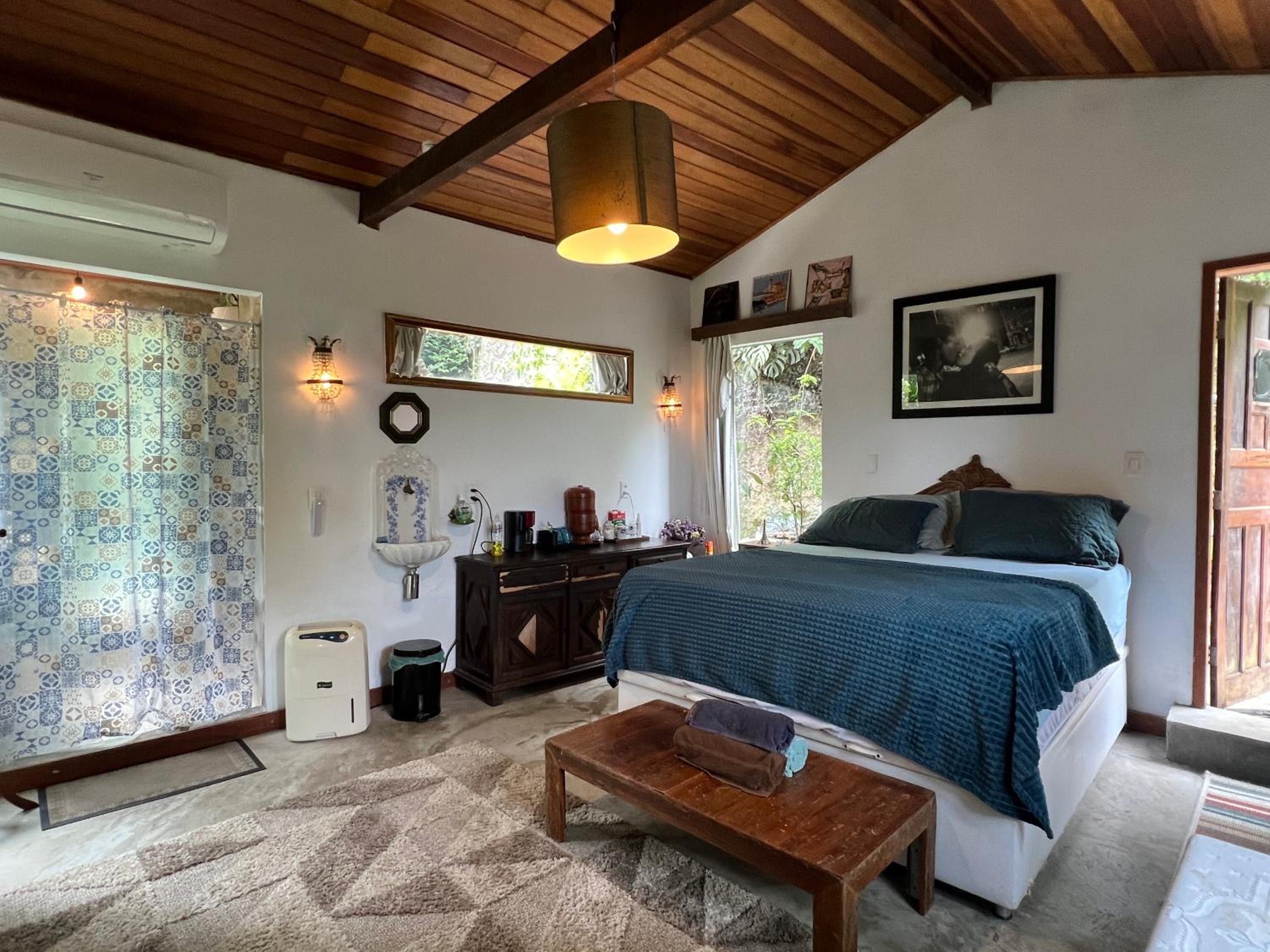 Amazing forest House in the city! Private guest suite - double studio room