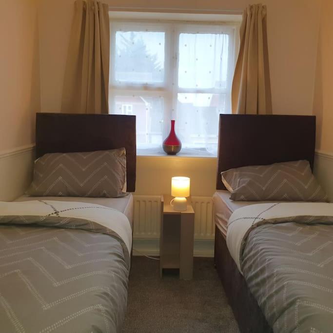 Ideally located contemporary 3 bed spacious house view 2