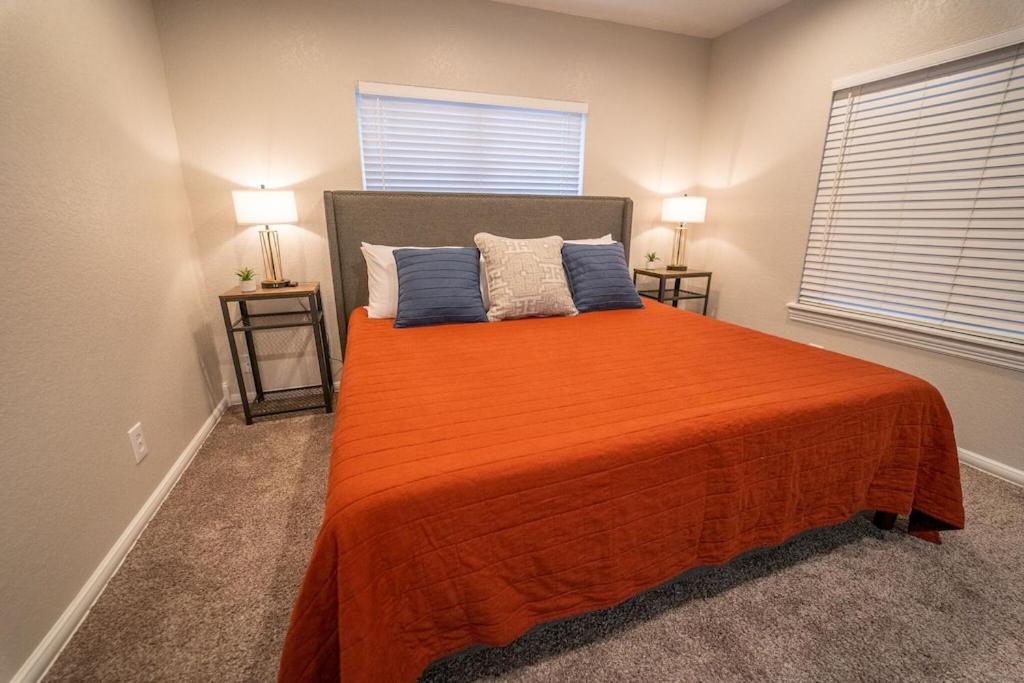 NEW The Drover by USAO - King Bed - SmartTV - Quiet Street! view 5