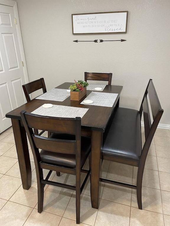 NEW The Drover by USAO - King Bed - SmartTV - Quiet Street! view 3