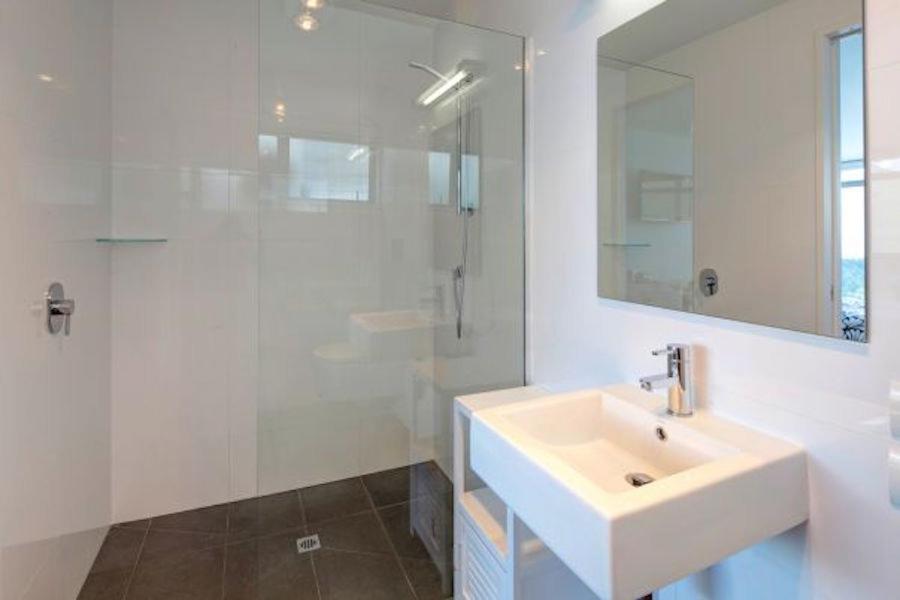 Spectacular Panoramic 5Bedroom Lakeview
