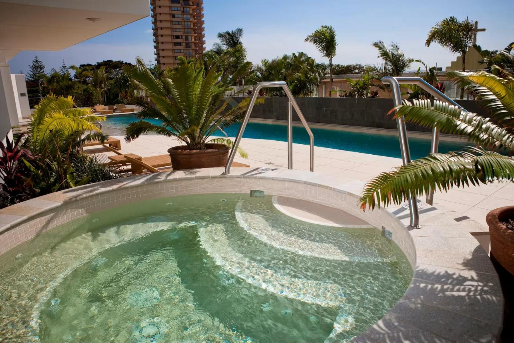 Elston Apartments - QStay