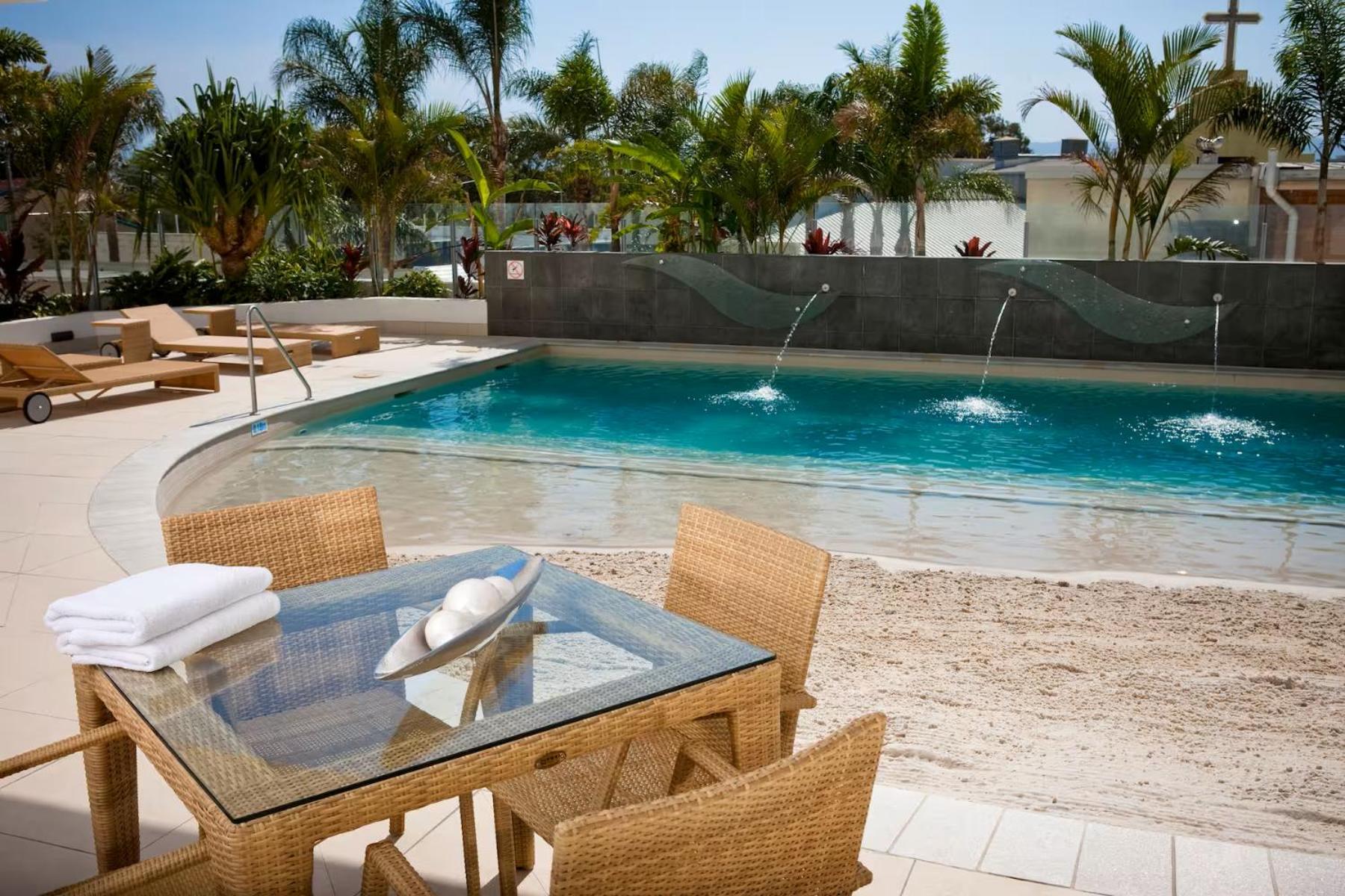 Elston Apartments - QStay
