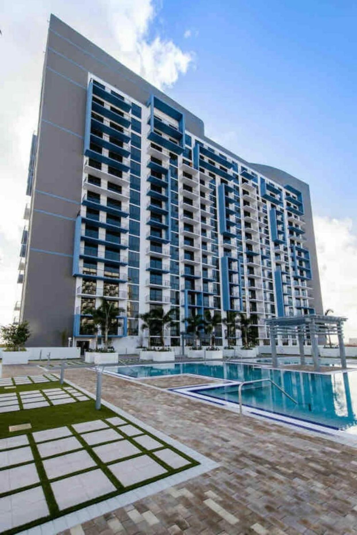 5350 Park inn Suite
